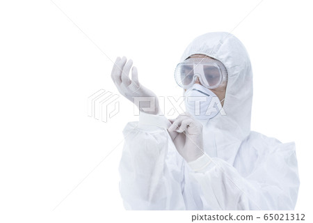Doctor with protective clothing. 65021312