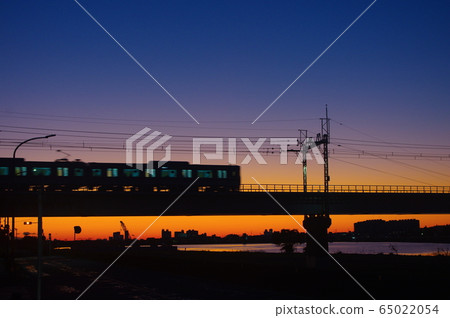 京王線通過晨曦和玉川橋 京王線通過晨曦和玉川橋 65022054