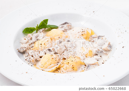 Ravioli with mushrooms in a creamy sauce. Ravioli with mushrooms in a creamy sauce. 65022668