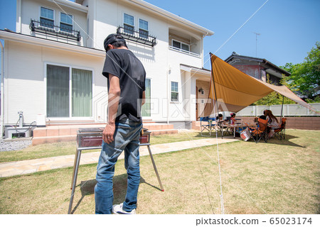 Bbq in the home garden 65023174