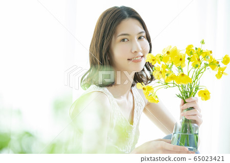 Female flower flower arrangement Female flower flower arrangement 65023421