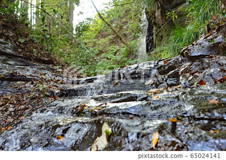 Yoro Valley Waterfall 65024141