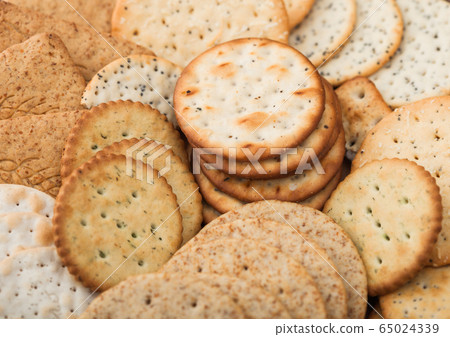 Various organic crispy wheat, rye and corn Various organic crispy wheat, rye and corn 65024339