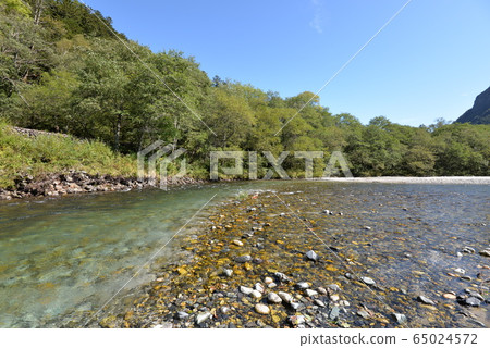 上高地的梓河(長野縣松本市) 上高地的梓河(長野縣松本市) 65024572