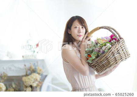 花籃和女人 65025260