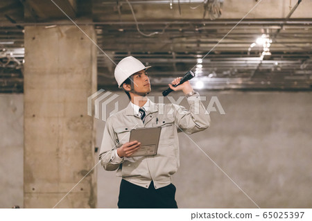 接受檢查的工人 65025397