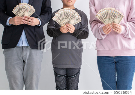 持有10萬日元的家庭福利兒童補助金日本 65026094