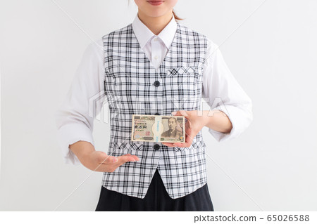 A woman who is a bank clerk has 1 million yen. Benefits lasting or benefits money smile A woman who is a bank clerk has 1 million yen. Benefits lasting or benefits money smile 65026588