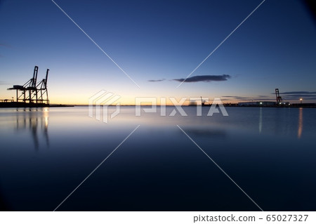 黎明前港灣 65027327