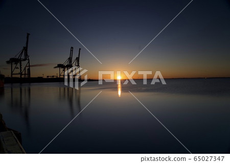 黎明的港口 65027347