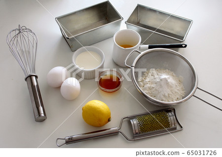 Making sweets 65031726