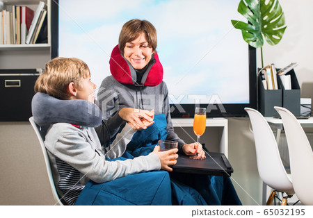 Mom son plaing imitating flight airplane at home 65032195