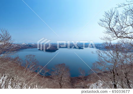 [青森縣十和田湖]從大ana山看的十和田湖初春 65033677