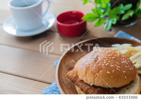 一個漢堡包 一個漢堡包 65033986