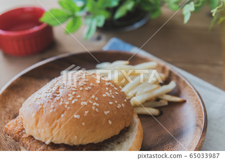 一個漢堡包 65033987