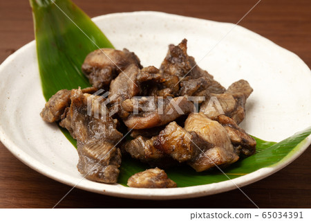 當地雞肉的木炭燒烤 當地雞肉的木炭燒烤 65034391