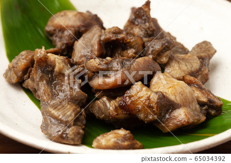 Charcoal grilling of local chicken 65034392