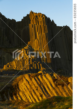 Polygonal structures of basalt columns, natural 65035693