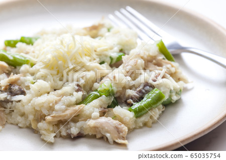 Czech risotto with chicken meat and green beans Czech risotto with chicken meat and green beans 65035754