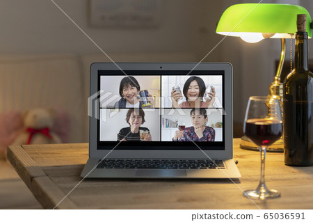 Online drinking party image Online drinking party image 65036591