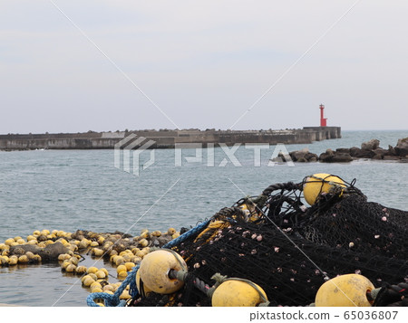 Aize Port Lighthouse and Net 65036807