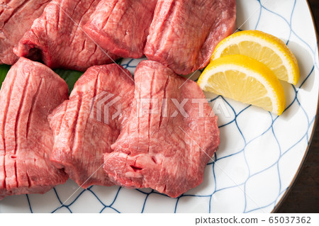 Thick cut beef tongue 1 cm cut Thick cut beef tongue 1 cm cut 65037362