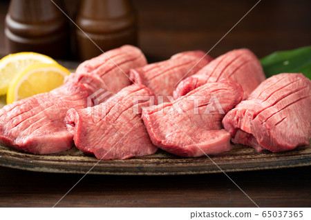 Thick cut beef tongue 1 cm cut 65037365