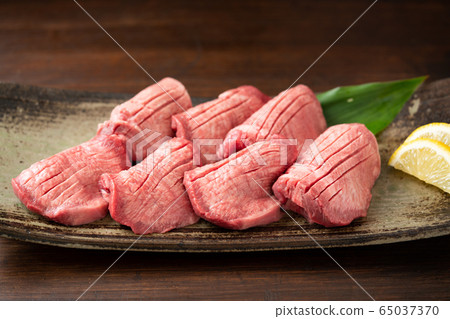Thick cut beef tongue 1 cm cut Thick cut beef tongue 1 cm cut 65037370