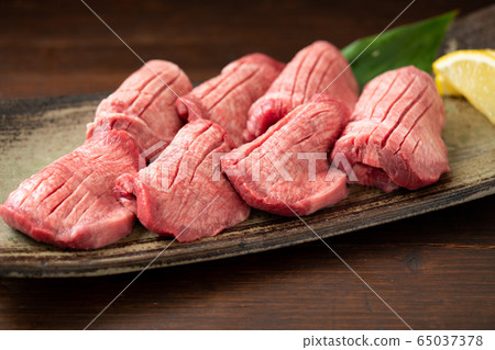 Thick cut beef tongue 1 cm cut Thick cut beef tongue 1 cm cut 65037378