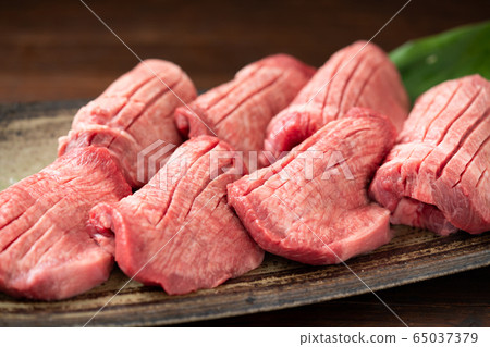 Thick cut beef tongue 1 cm cut 65037379