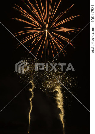 Bonfire Night - fireworks displays in London Bonfire Night - fireworks displays in London 65037921