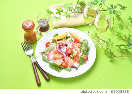 Octopus (octopus), baby scallop (boiled), salmon trout, baby leaf carpaccio style salad. 65038818