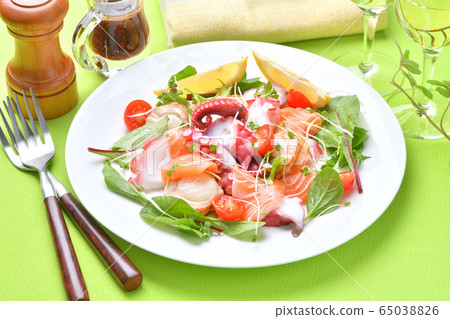 Octopus (octopus), baby scallop (boiled), salmon trout, baby leaf carpaccio style salad. 65038826