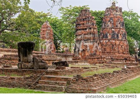 Buddhist temple of Wat Mahathat, Sukhothai - 65039403