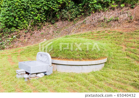 除草後的氧氣(墓地,墳墓) 除草後的氧氣(墓地,墳墓) 65040432