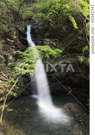 Immovable waterfall Immovable waterfall 65042541