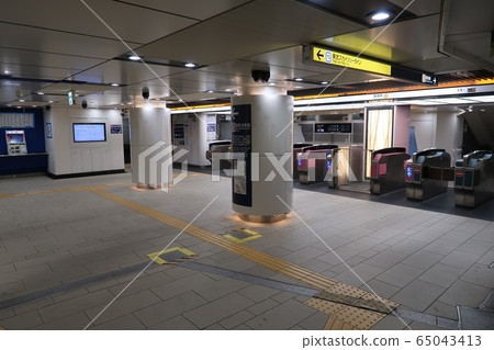 沒有人宣布進入緊急狀態的銀座線淺草站檢票口 65043413