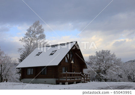 Hokkaido Bifu snow landscape log house Hokkaido Bifu snow landscape log house 65043991