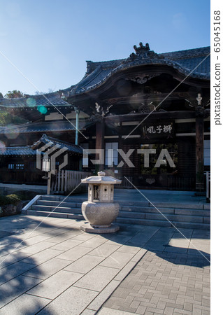 明亮晴朗的天空下的聖石寺主殿 明亮晴朗的天空下的聖石寺主殿 65045168