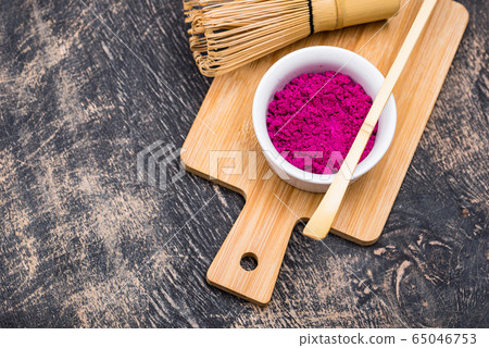 Pink matcha powder from dragon fruit Pink matcha powder from dragon fruit 65046753