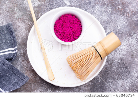 Pink matcha powder from dragon fruit Pink matcha powder from dragon fruit 65046754