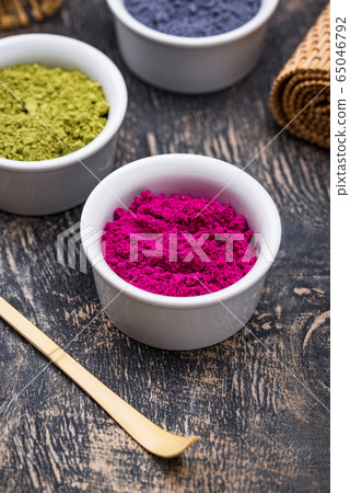 Green, blue and pink matcha powder 65046792
