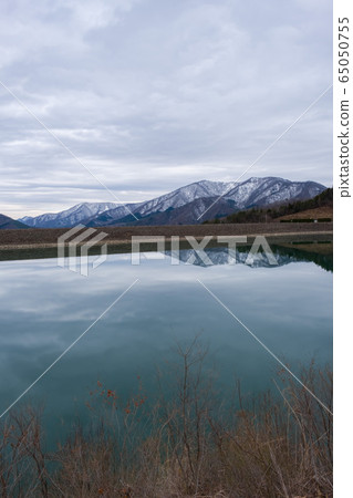 Around 8 am in March, the Ouchi Dam, which is located up the mountain from Ouchijuku, Minamiaizu Shimogo Town, Fukushima Prefecture. Around 8 am in March, the Ouchi Dam, which is located up the mountain from Ouchijuku, Minamiaizu Shimogo Town, Fukushima Prefecture. 65050755