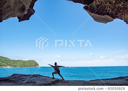 Woman doing yoga pose in Onigajo, Kumano City, Mie Prefecture Woman doing yoga pose in Onigajo, Kumano City, Mie Prefecture 65050929