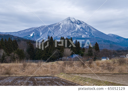 After noon in March, I took a picture of Mt. 65052129