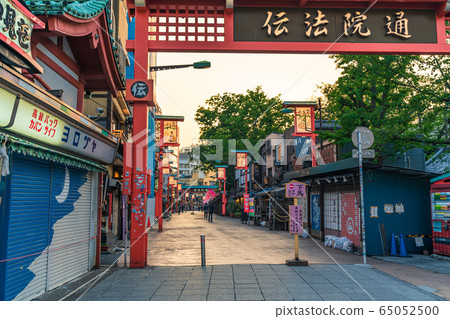 東京淺草在黃昏的城市景觀 東京淺草在黃昏的城市景觀 65052500