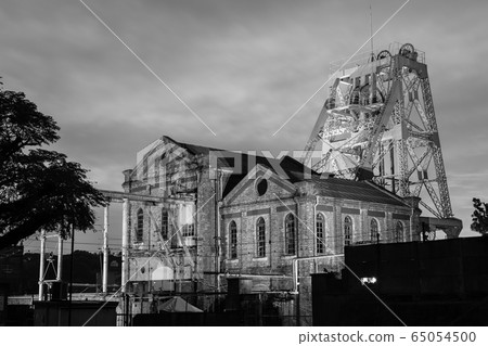 Manda Pit Monochrome [Arao City, Kumamoto Prefecture] 65054500