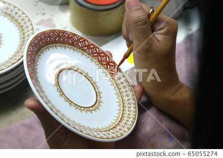 artist painting benjarong ceramic ware artist painting benjarong ceramic ware 65055274