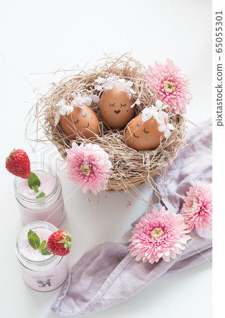 Easter egg Easter egg 65055301