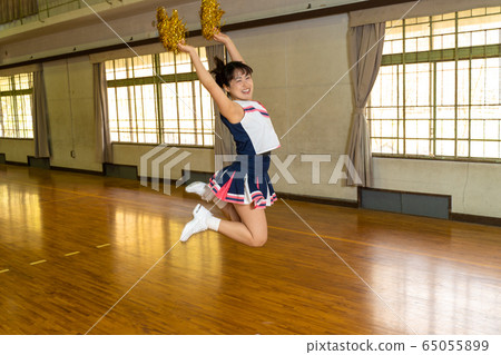 Cheerleaders practicing in the gym 65055899